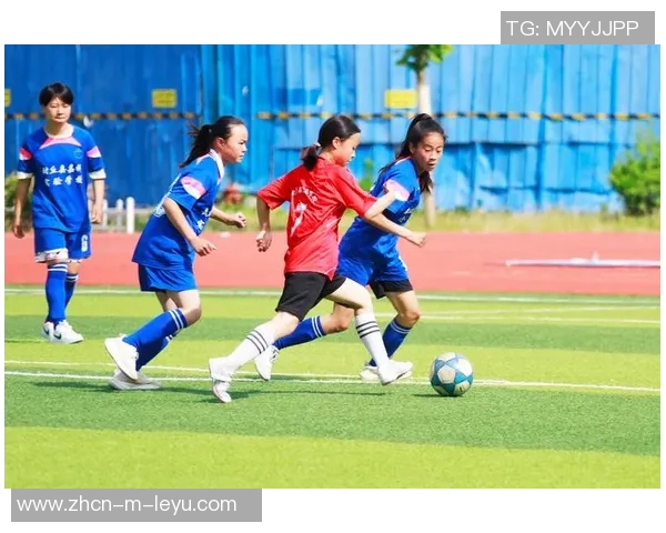 足球联赛的魅力与发展对青少年成长的重要影响分析